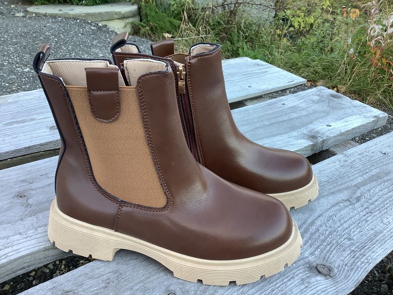 May boot, camel