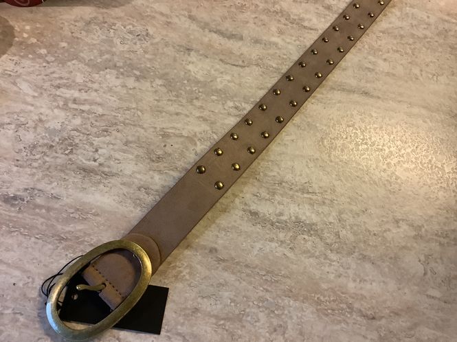 Hovedbilde Belte w gold studs.