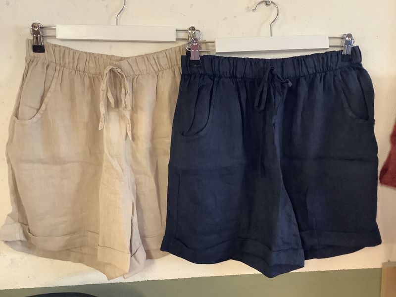 Basic linen shorts